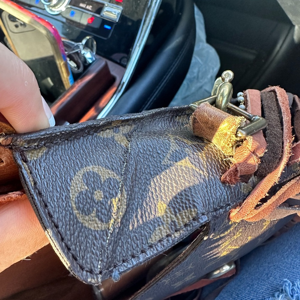 Louis Vuitton Boho Style by Agape Customs World Traveler Messenger Bag-Authentic - Picture 13 of 13